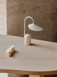 Side profile of the leaf-shaped shade of the Arum portable lamp in cashmere